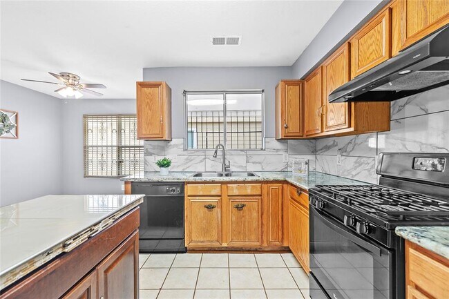 Building Photo - 1814 Hall Ridge Trace Ln