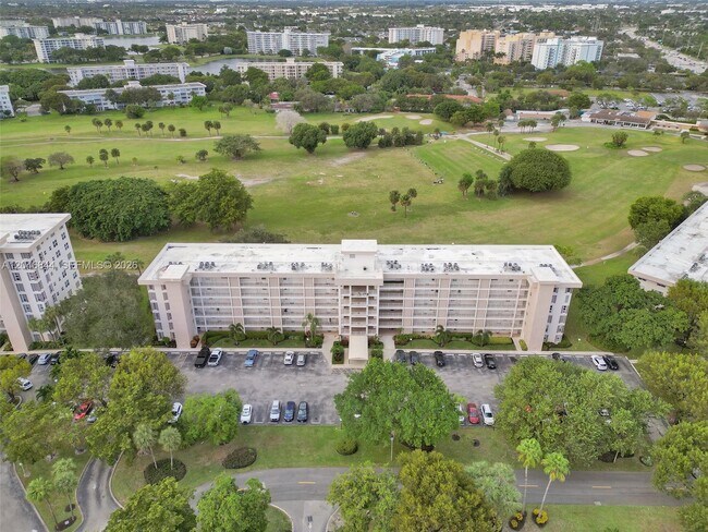 Building Photo - 2651 S Course Dr