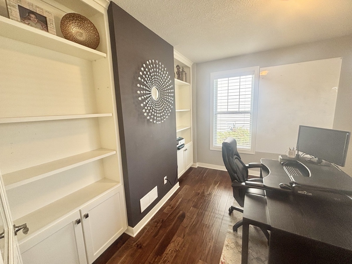 Building Photo - 9068 Red Oak Trl