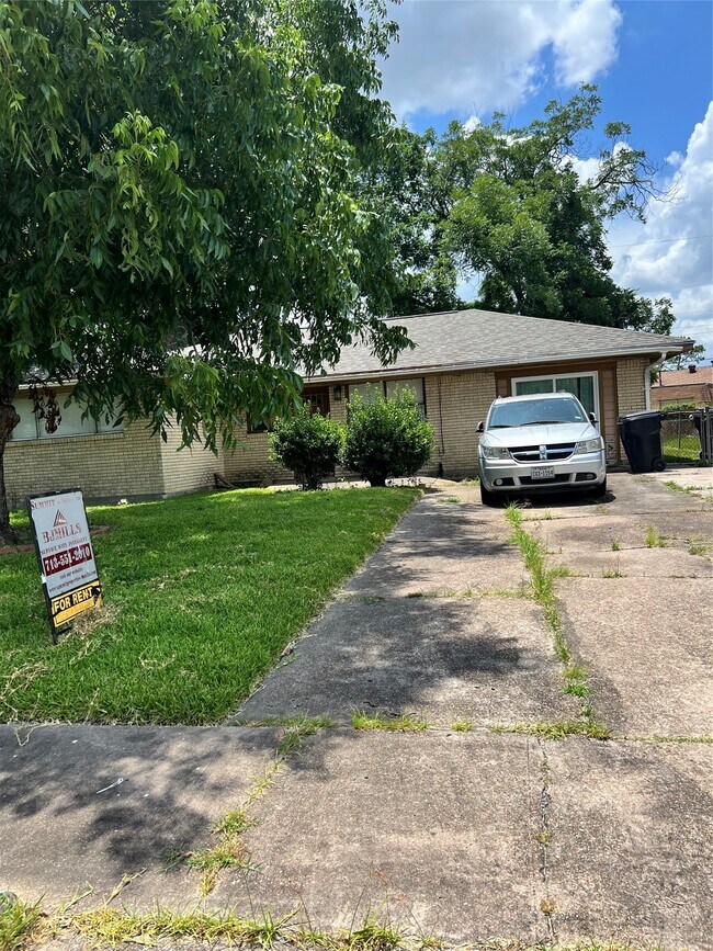 Building Photo - 4122 Madden Ln