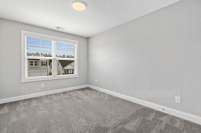Building Photo - 102 Wicklow Ct