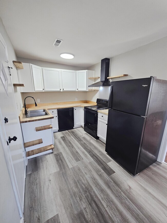 Building Photo - 39 Baxter St