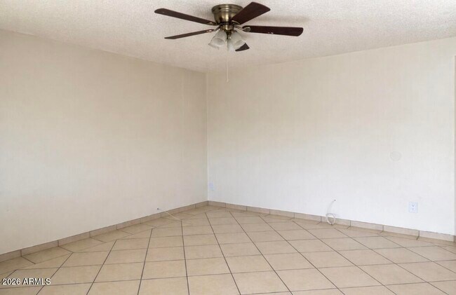 Building Photo - 2022 W Eugie Ave