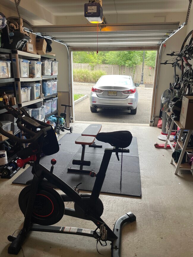 Building Photo - 265 Custer Ave