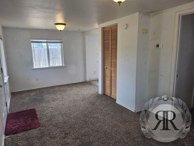 Building Photo - 2 Bedroom 1 Bathroom Home