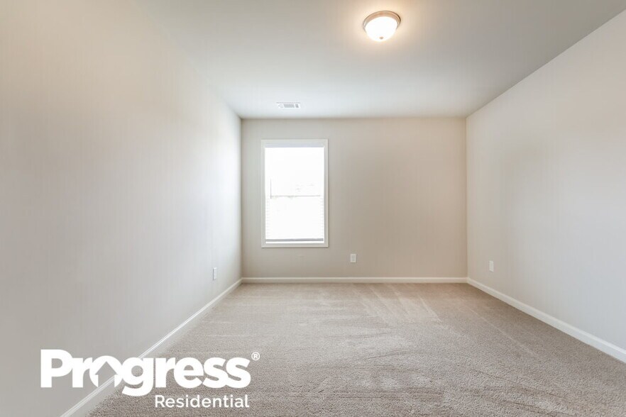 Building Photo - 1002 Stone Creek Dr