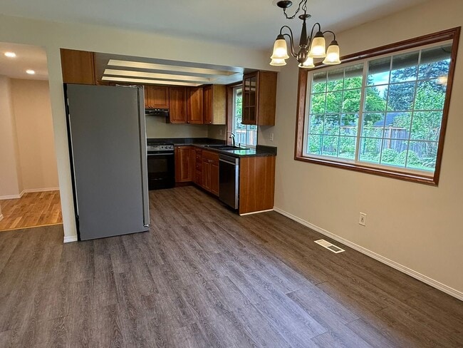 Building Photo - 3Bd/1.5Ba Kirkland House