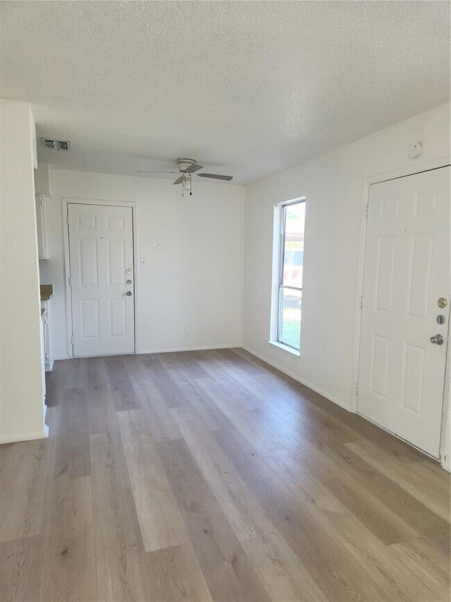 Building Photo - 905 Fieldwood Dr