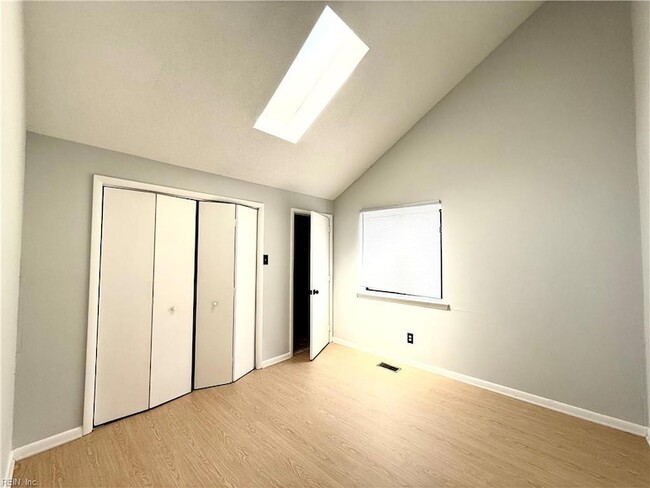 Building Photo - 579 Ayrshire Way