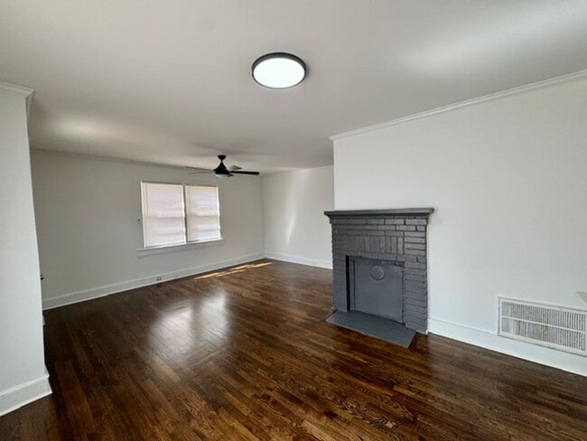 Building Photo - Renovated 2 bedroom 1 bathroom house ready...