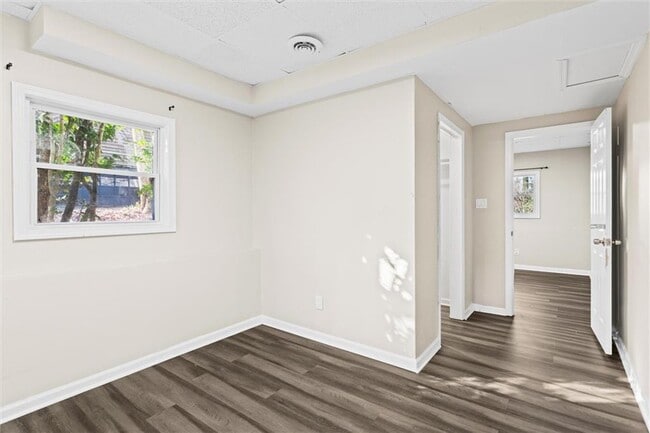 Building Photo - 658 Hunt Station Dr