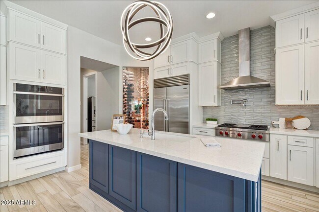 Building Photo - 5543 E Beryl Ave