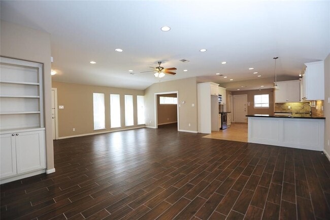 Building Photo - 7802 Valley View Ln