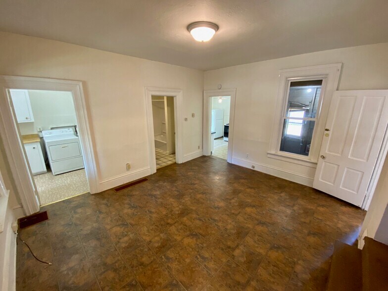 Building Photo - 902 8th St S
