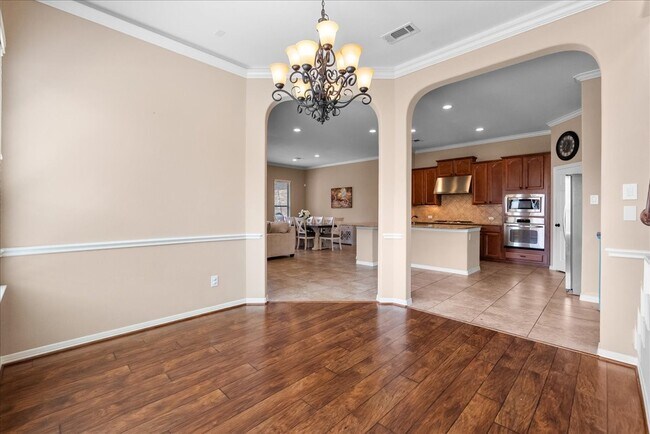 Building Photo - 606 West Fork