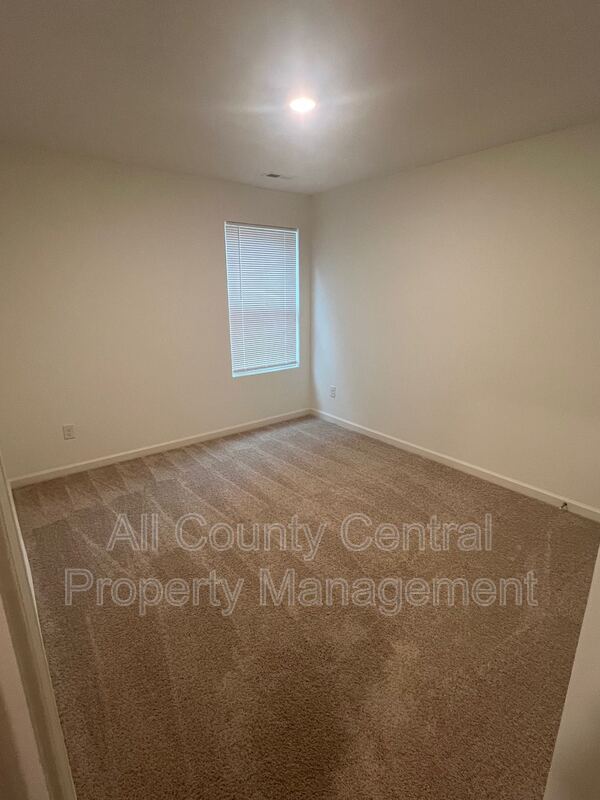 Building Photo - 135 River Birch Ln