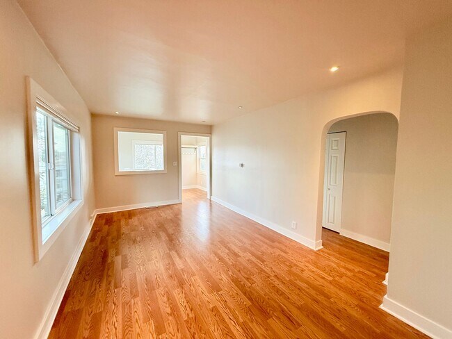 Building Photo - North Queen Anne Home