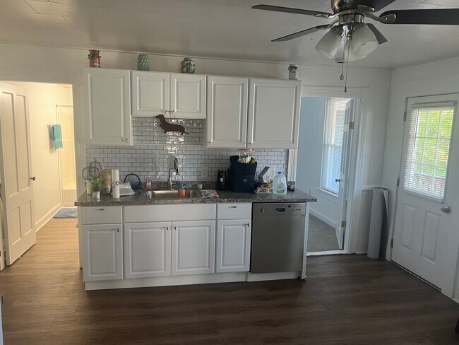 Building Photo - 86 Cottage St