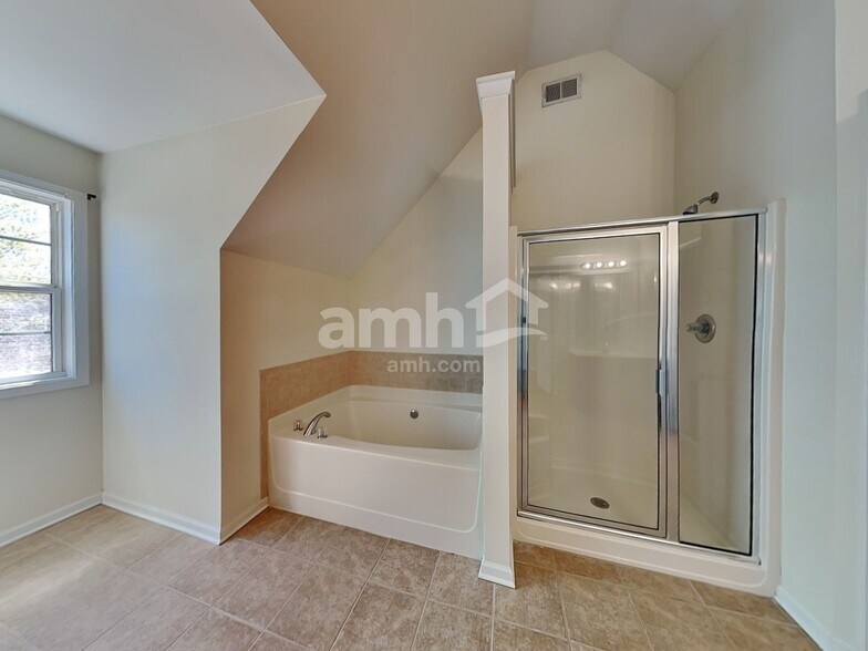 Building Photo - 35 Hampton Pl