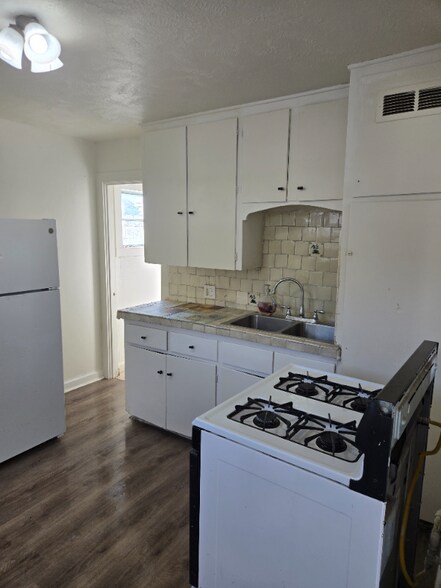 Building Photo - 106 California St SE