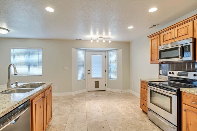 Building Photo - 939 W 175 S
