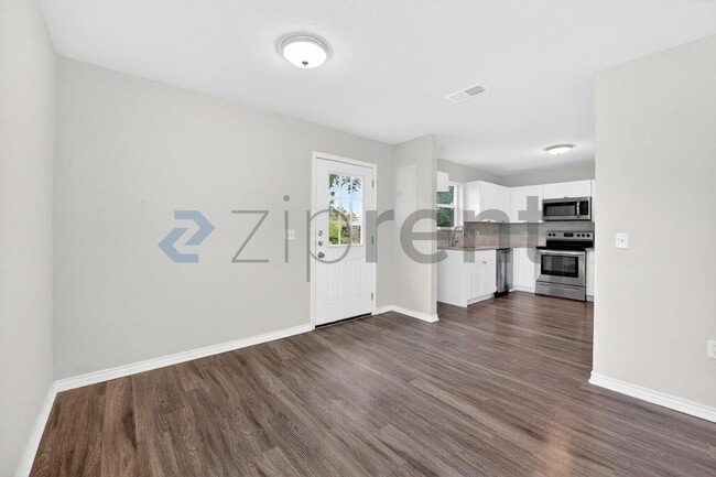 Building Photo - 317 Jones St