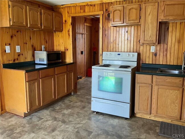 Building Photo - 377 W Main St