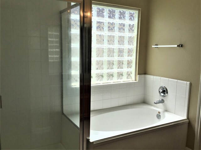 Building Photo - 21655 Falvel Lake Dr