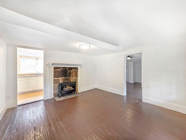 Building Photo - Hidden Gem: Adorable 1BR Cabin in Druid Hills