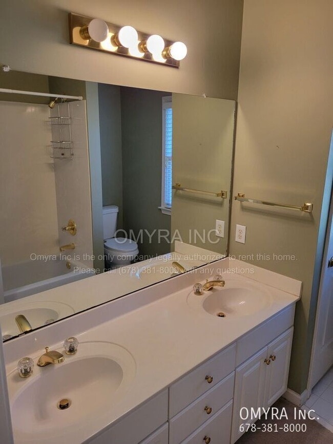 Building Photo - Gorgeous 5 Bedroom House in Peachtree Corners!