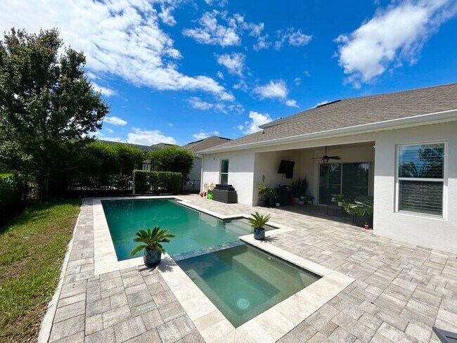 Building Photo - Elegant 5-Bedroom Pool Home for Rent in Sa...