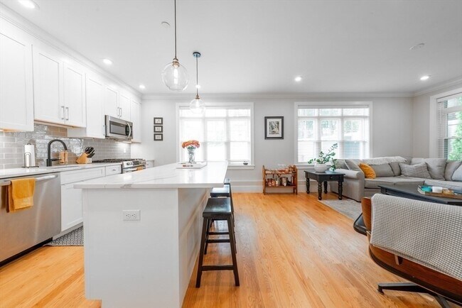 Building Photo - 315 College Farm Rd