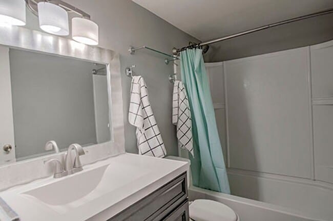 Building Photo - Furnished 2 Bed Plus Loft in Silver Queen East