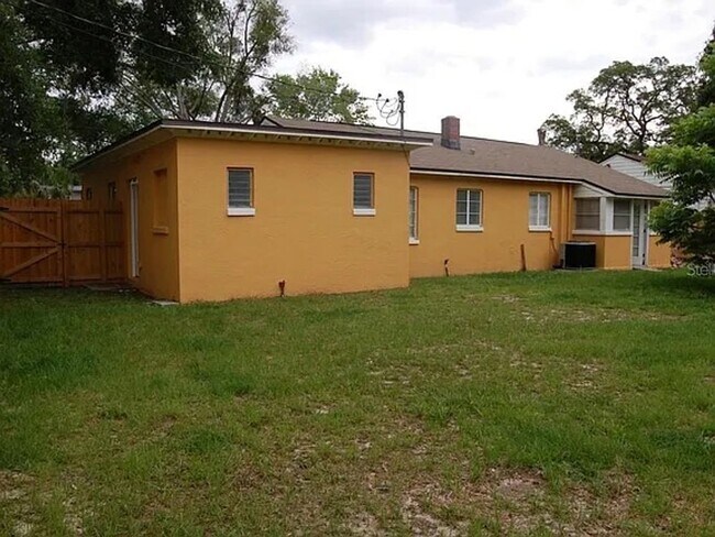 Building Photo - 851 Carver St