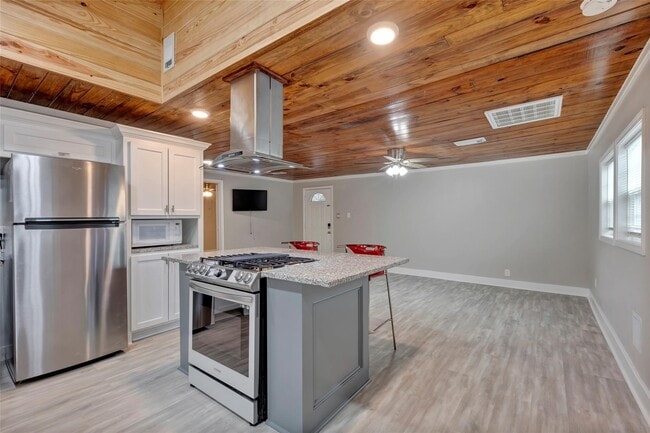 Building Photo - 618 Harvard St