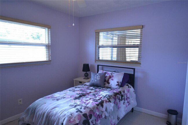 Building Photo - 1712 Suffolk Dr