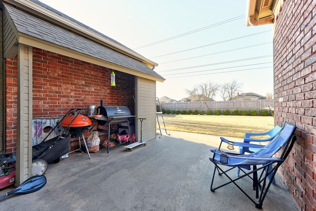 Building Photo - 3804 Lorings Rd