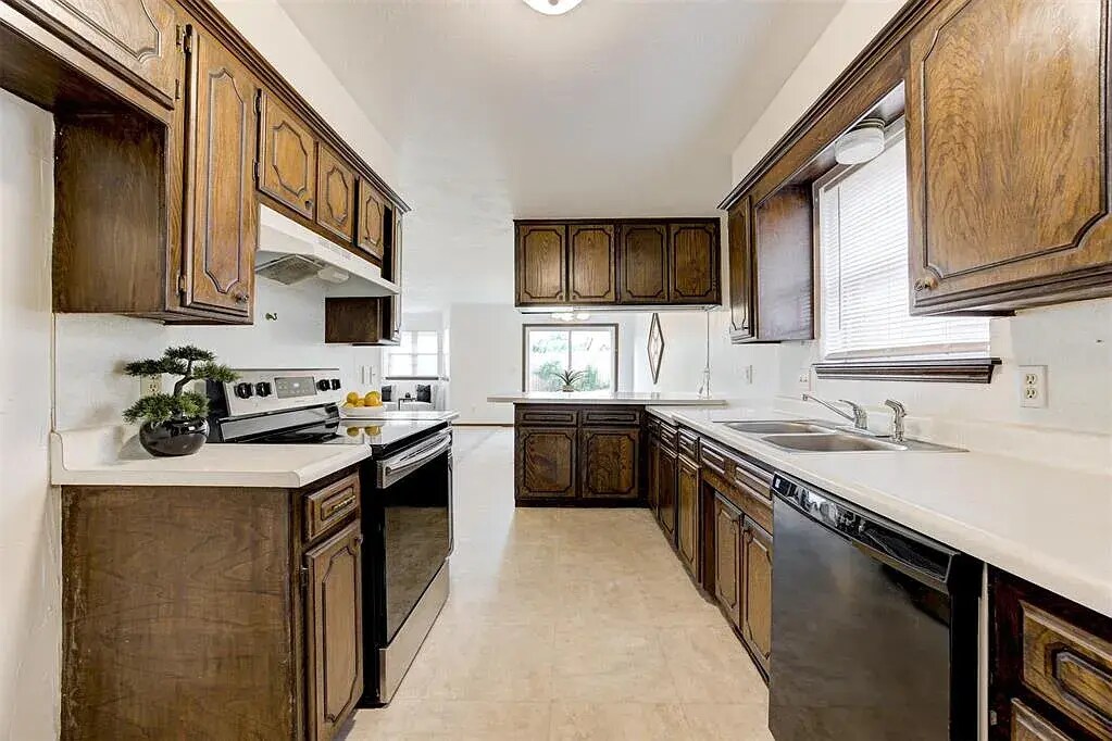 Building Photo - 216 Klondike Dr