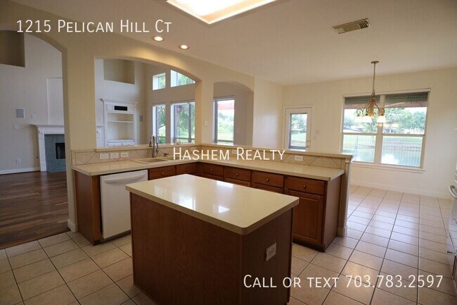 Building Photo - 1215 Pelican Hill Dr