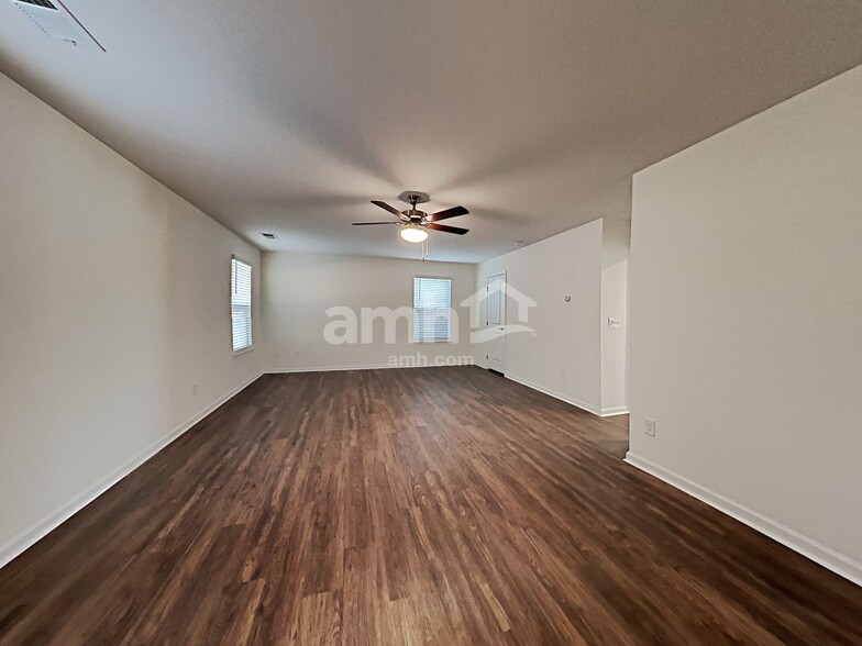 Building Photo - 5062 Twin River Dr