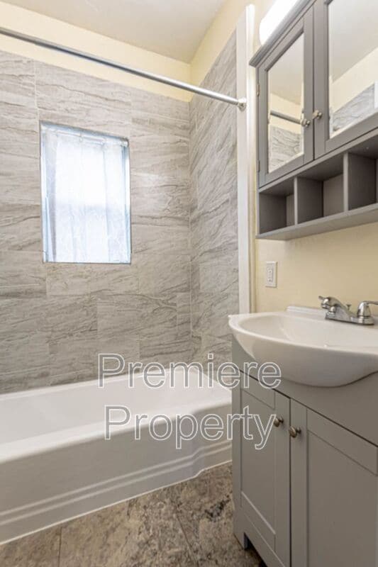 Building Photo - 205 S Willis Ave