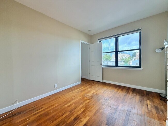 Building Photo - 43-49-49 Van Wagenen Ave