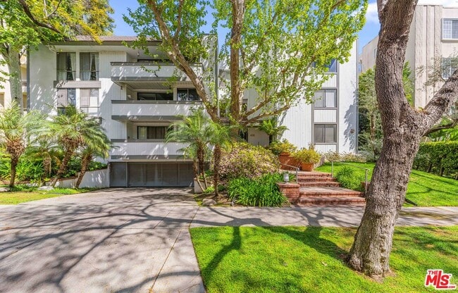 Building Photo - 406 N Oakhurst Dr