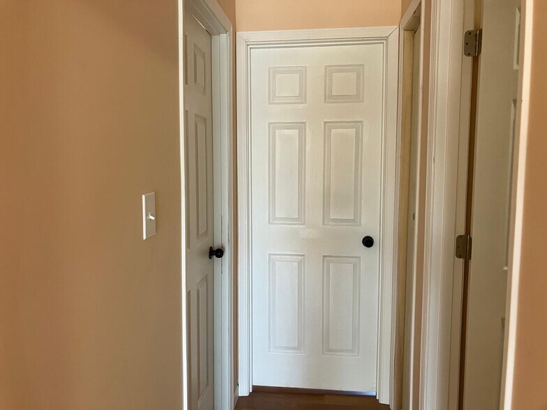 Building Photo - 4067 Bonhill Dr