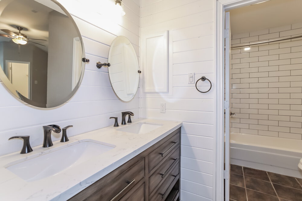 Building Photo - 216 Lantana Dr