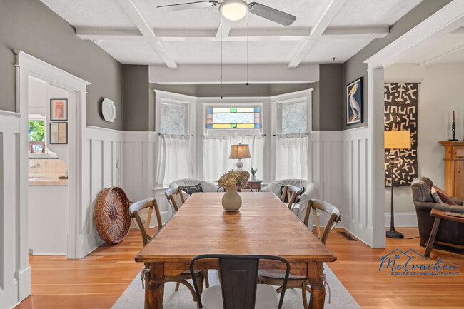Building Photo - Charming 2-Bedroom Cottage with Modern Com...