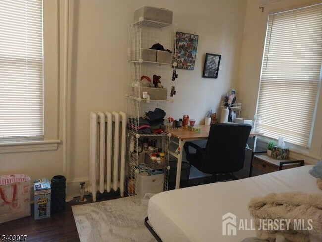 Building Photo - 97 Easton Ave