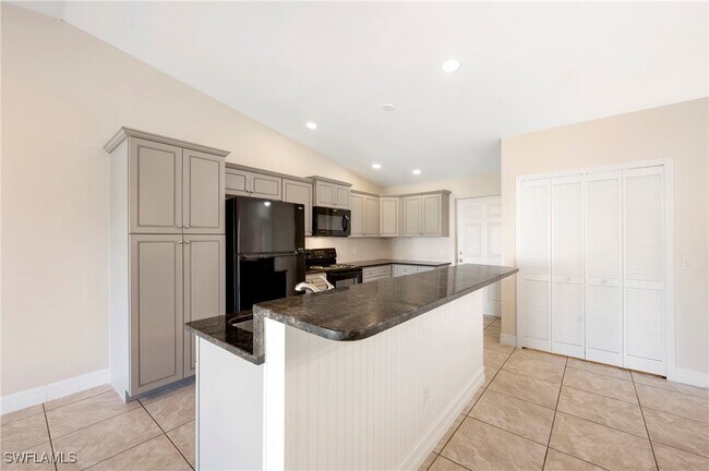 Building Photo - 4208 SW 7th Pl