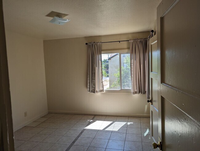 Building Photo - Nevada 4-Plex