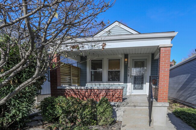 Building Photo - 1319 Hull St